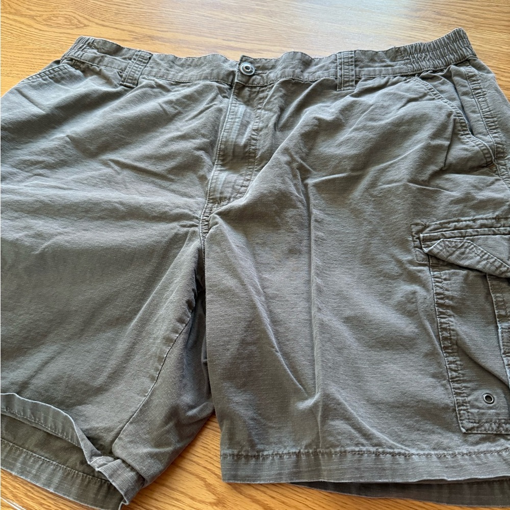 RedHead Gray Cargo Shorts with Durable Construction